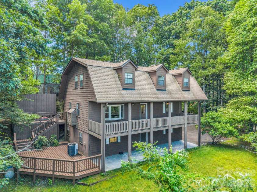122 Birchwood Drive, Hendersonville, NC 28739.  MLS# CAR4397115, YatesRealty ID 33158. 