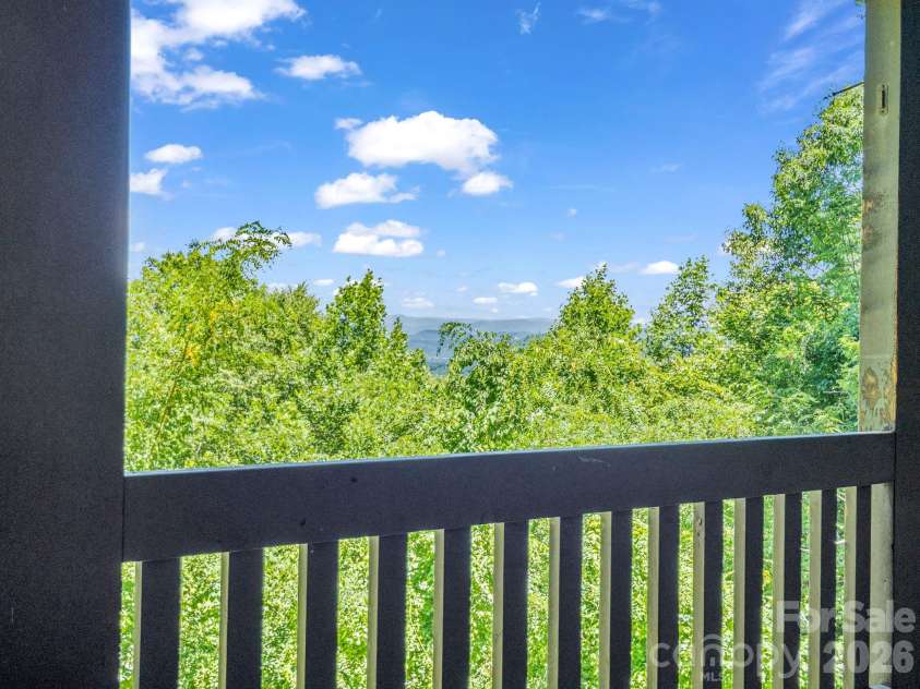 122 Birchwood Drive, Hendersonville, NC 28739.  MLS# CAR4397115, YatesRealty ID 33158. 