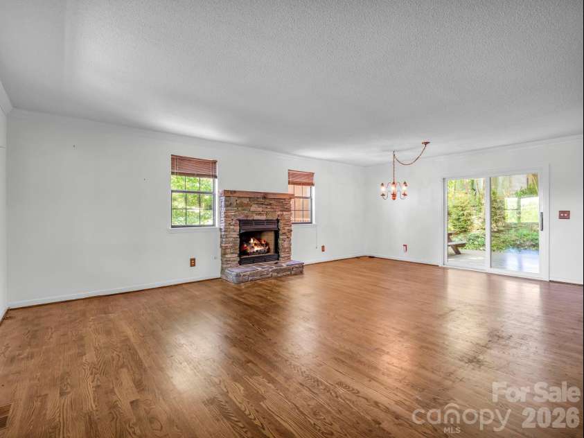 122 Birchwood Drive, Hendersonville, NC 28739.  MLS# CAR4397115, YatesRealty ID 33158. 