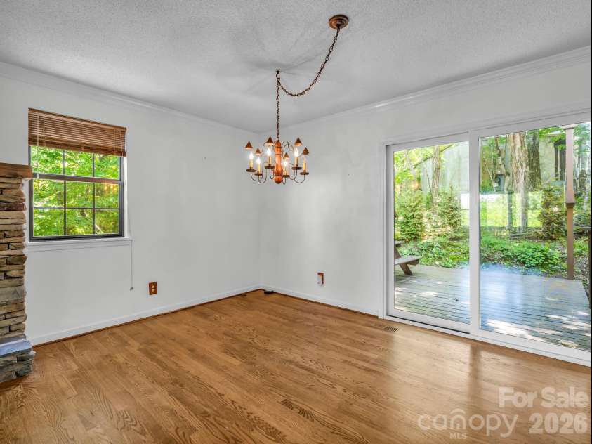 122 Birchwood Drive, Hendersonville, NC 28739.  MLS# CAR4397115, YatesRealty ID 33158. 