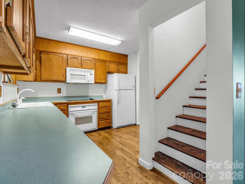 122 Birchwood Drive, Hendersonville, NC 28739.  MLS# CAR4397115, YatesRealty ID 33158. 