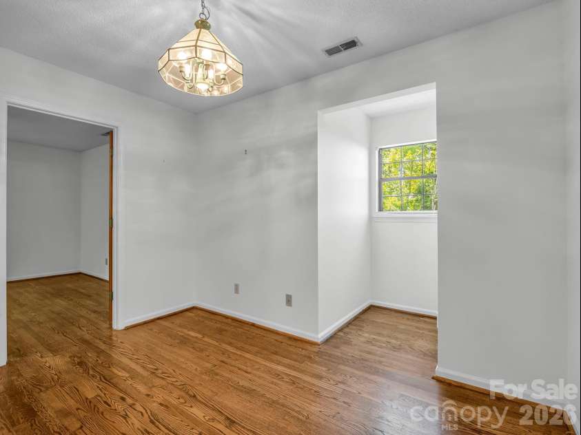 122 Birchwood Drive, Hendersonville, NC 28739.  MLS# CAR4397115, YatesRealty ID 33158. 