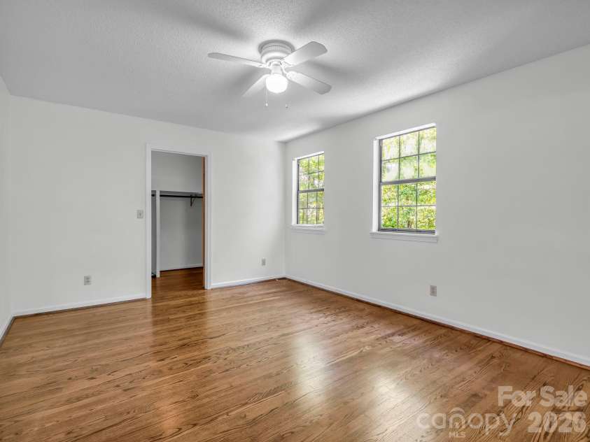 122 Birchwood Drive, Hendersonville, NC 28739.  MLS# CAR4397115, YatesRealty ID 33158. 