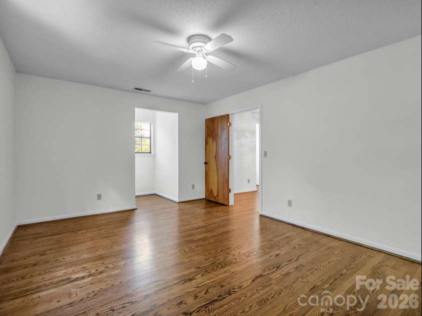 122 Birchwood Drive, Hendersonville, NC 28739.  MLS# CAR4397115, YatesRealty ID 33158. 
