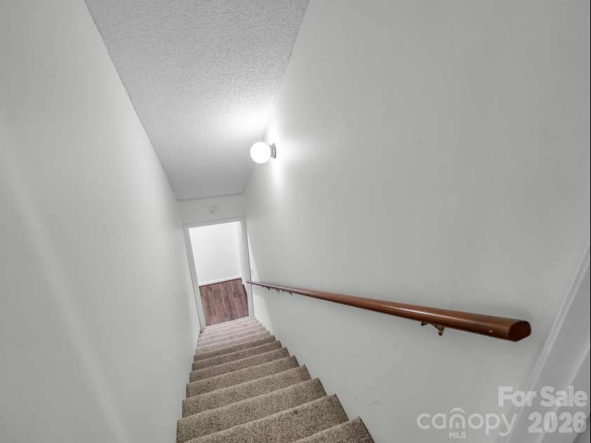 122 Birchwood Drive, Hendersonville, NC 28739.  MLS# CAR4397115, YatesRealty ID 33158. 
