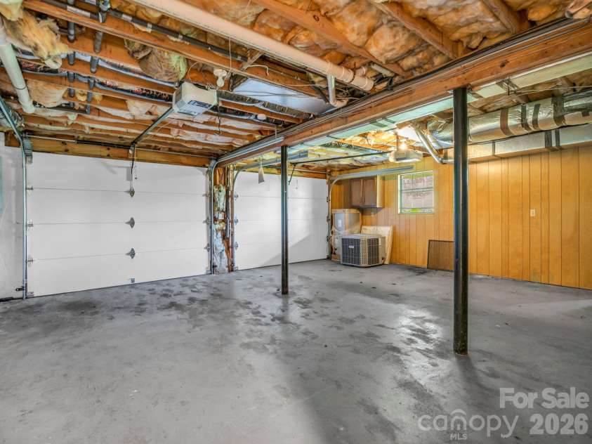 122 Birchwood Drive, Hendersonville, NC 28739.  MLS# CAR4397115, YatesRealty ID 33158. 