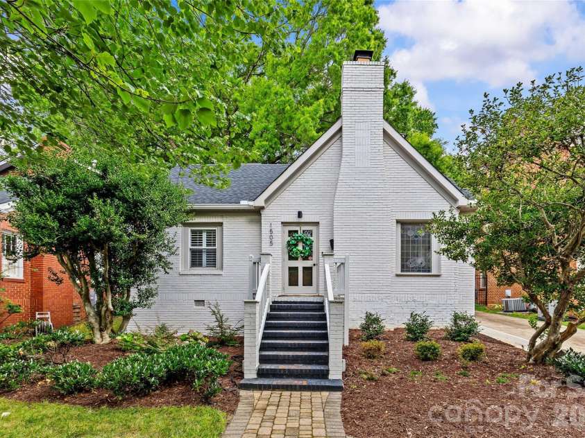 1505 Worthington Avenue, Charlotte, NC 28203.  MLS# CAR4395927, YatesRealty ID 33159. 