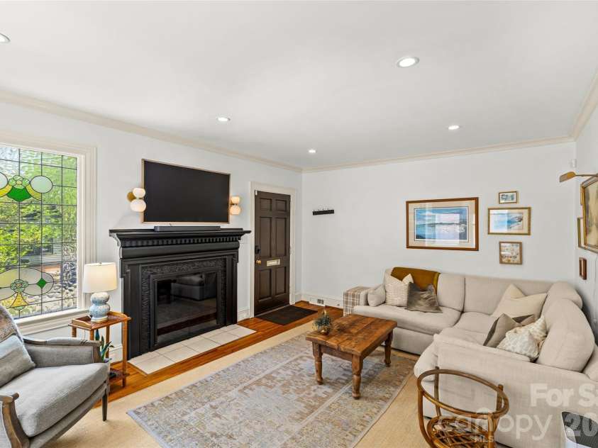 1505 Worthington Avenue, Charlotte, NC 28203.  MLS# CAR4395927, YatesRealty ID 33159. 