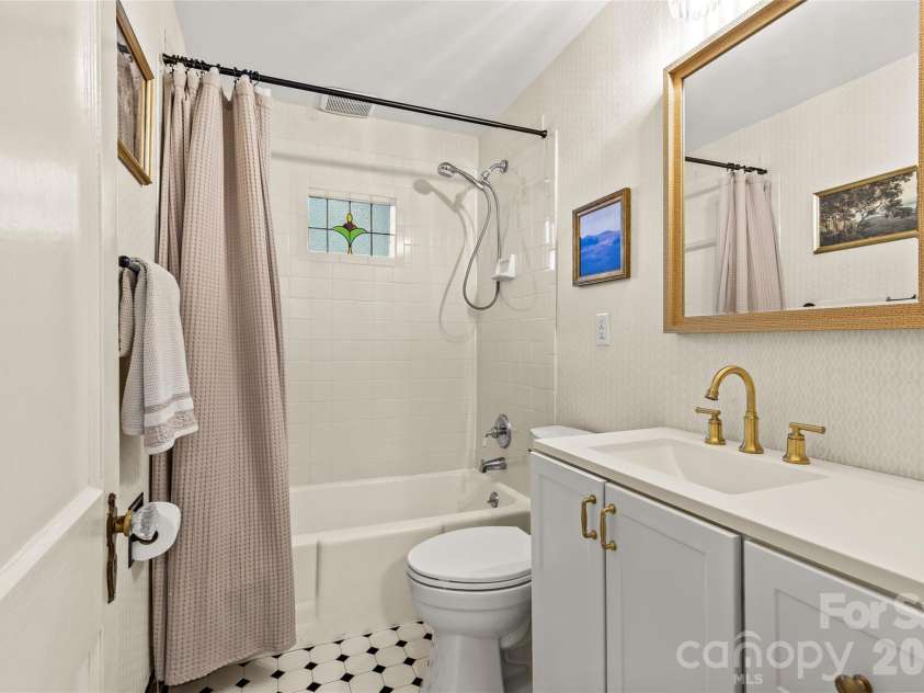 1505 Worthington Avenue, Charlotte, NC 28203.  MLS# CAR4395927, YatesRealty ID 33159. 