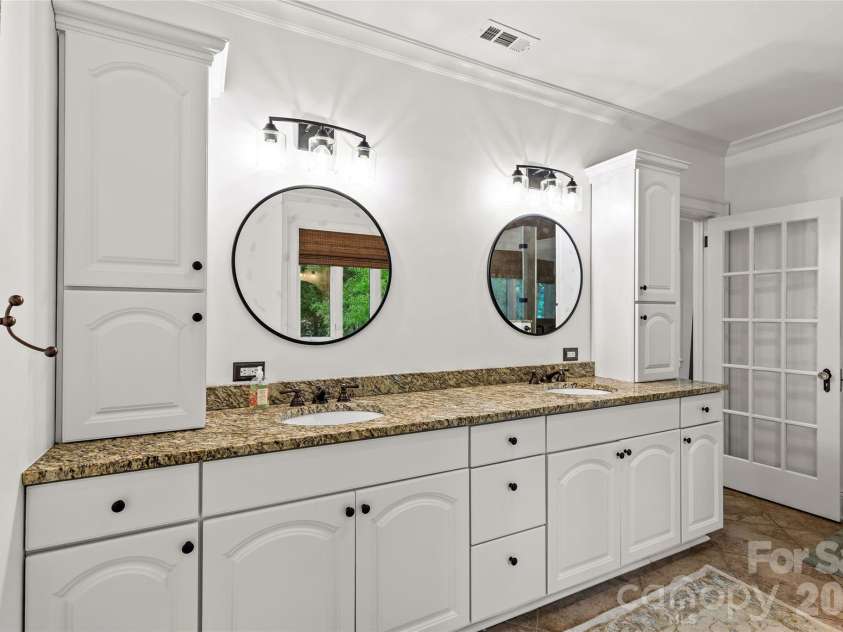 1505 Worthington Avenue, Charlotte, NC 28203.  MLS# CAR4395927, YatesRealty ID 33159. 