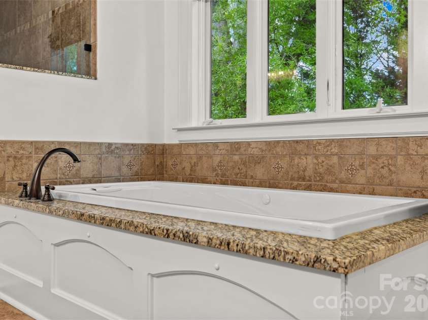 1505 Worthington Avenue, Charlotte, NC 28203.  MLS# CAR4395927, YatesRealty ID 33159. 