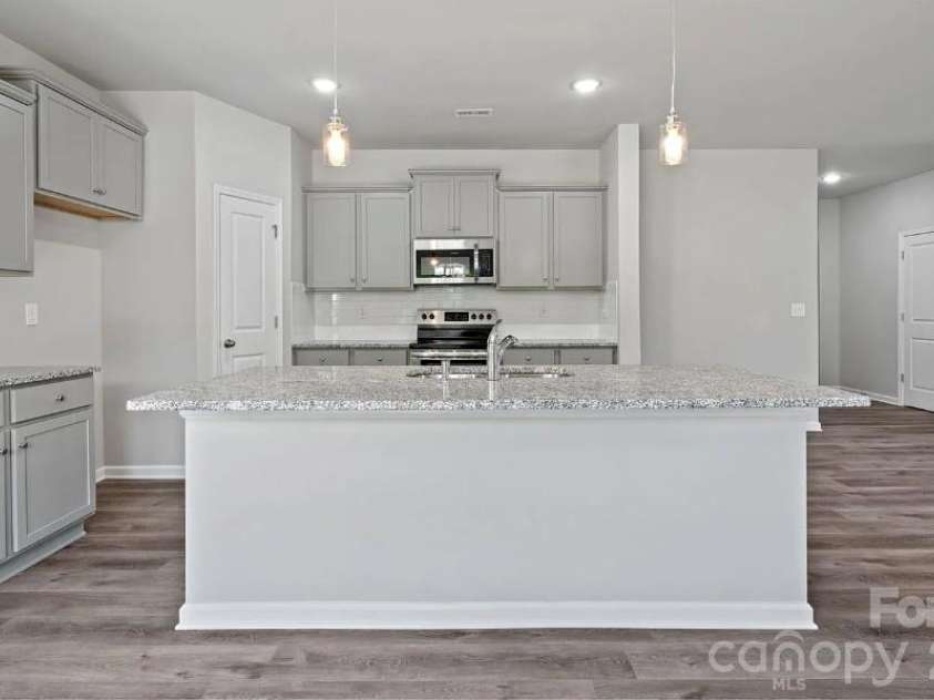 4213 Stoneygreen Lane, Charlotte, NC 28215.  MLS# CAR4395697, YatesRealty ID 33160. 