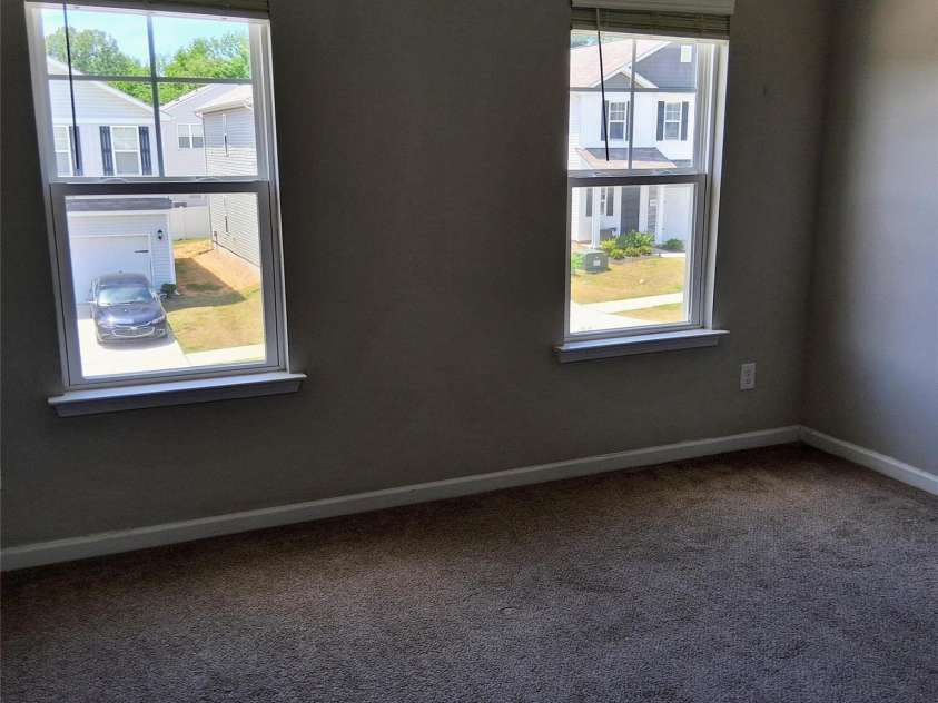 4213 Stoneygreen Lane, Charlotte, NC 28215.  MLS# CAR4428163, YatesRealty ID 33160. 