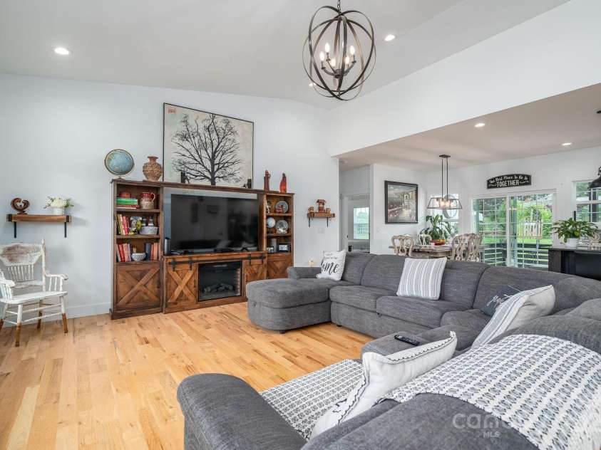 1484 Null Road, Lincolnton, NC 28092.  MLS# CAR4293339, YatesRealty ID 33161. Great Room