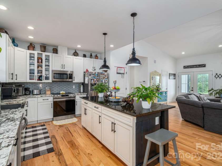 1484 Null Road, Lincolnton, NC 28092.  MLS# CAR4293339, YatesRealty ID 33161. Kitchen