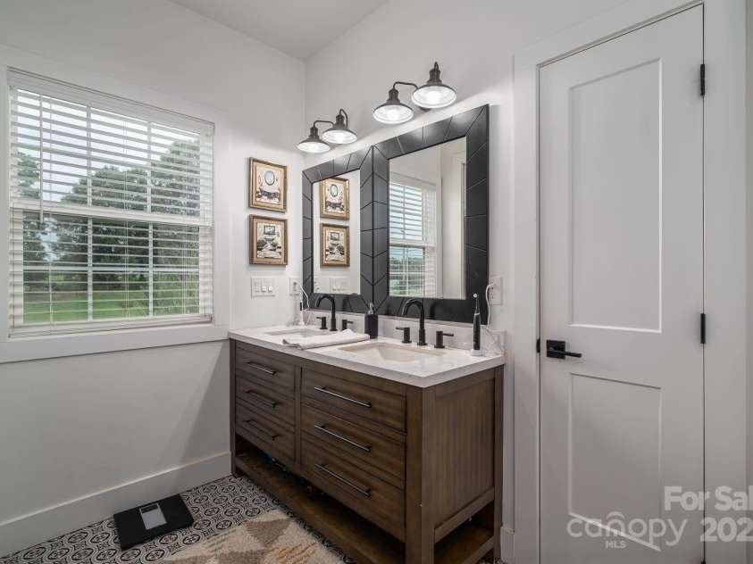 1484 Null Road, Lincolnton, NC 28092.  MLS# CAR4293339, YatesRealty ID 33161. Primary Bath