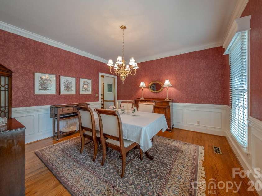 5910 Summerston Place, Charlotte, NC 28277.  MLS# CAR4396014, YatesRealty ID 33161. Dining