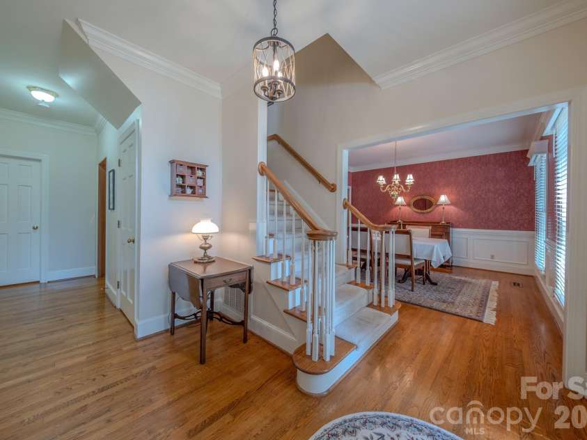 5910 Summerston Place, Charlotte, NC 28277.  MLS# CAR4396014, YatesRealty ID 33161. Entryway