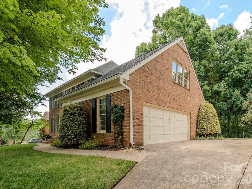5910 Summerston Place, Charlotte, NC 28277.  MLS# CAR4396014, YatesRealty ID 33161. Garage