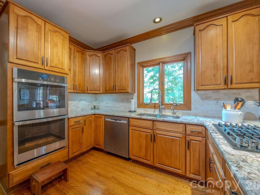 5910 Summerston Place, Charlotte, NC 28277.  MLS# CAR4396014, YatesRealty ID 33161. Kitchen
