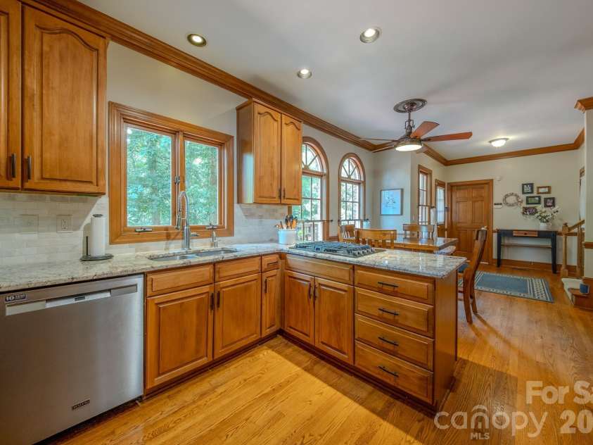 5910 Summerston Place, Charlotte, NC 28277.  MLS# CAR4396014, YatesRealty ID 33161. Kitchen