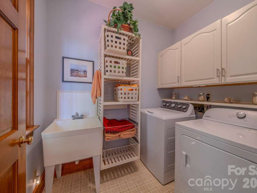 5910 Summerston Place, Charlotte, NC 28277.  MLS# CAR4396014, YatesRealty ID 33161. Laundry