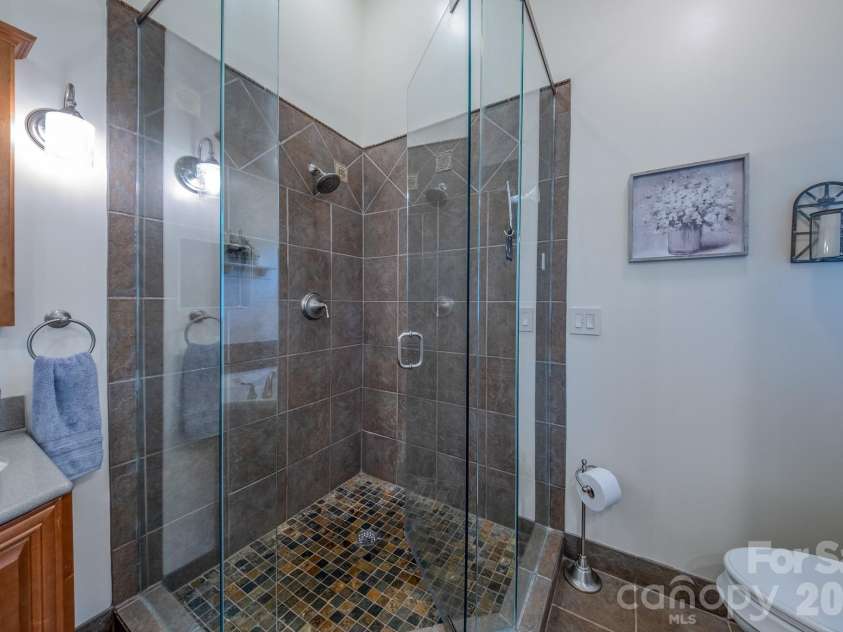 5910 Summerston Place, Charlotte, NC 28277.  MLS# CAR4396014, YatesRealty ID 33161. Primary bath