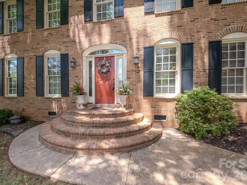 5910 Summerston Place, Charlotte, NC 28277.  MLS# CAR4396014, YatesRealty ID 33161. What an entrance
