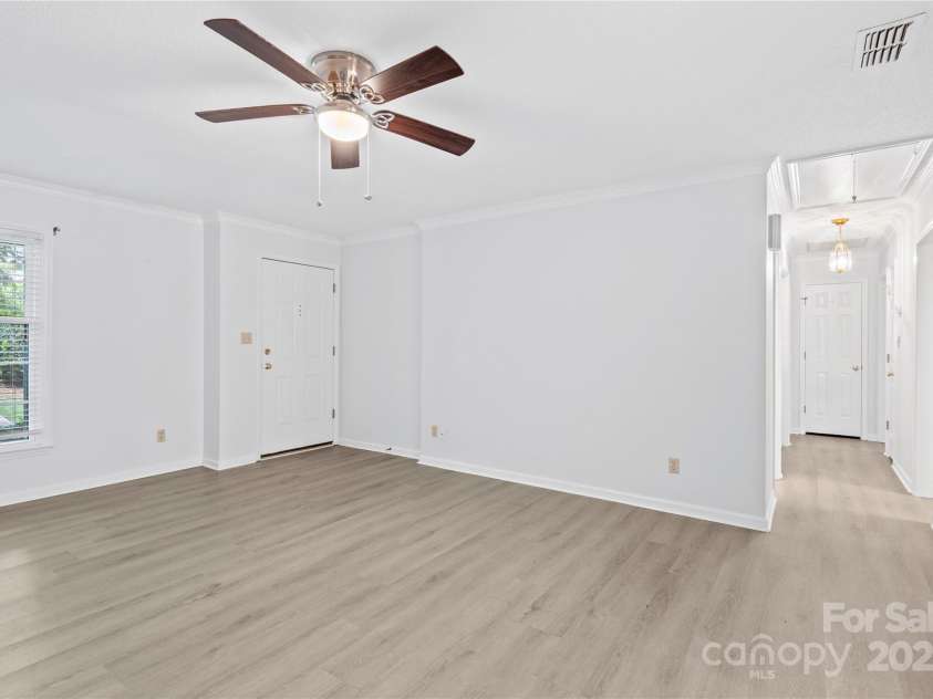 1838 Robinwood Road, Gastonia, NC 28054.  MLS# CAR4294347, YatesRealty ID 33162. 