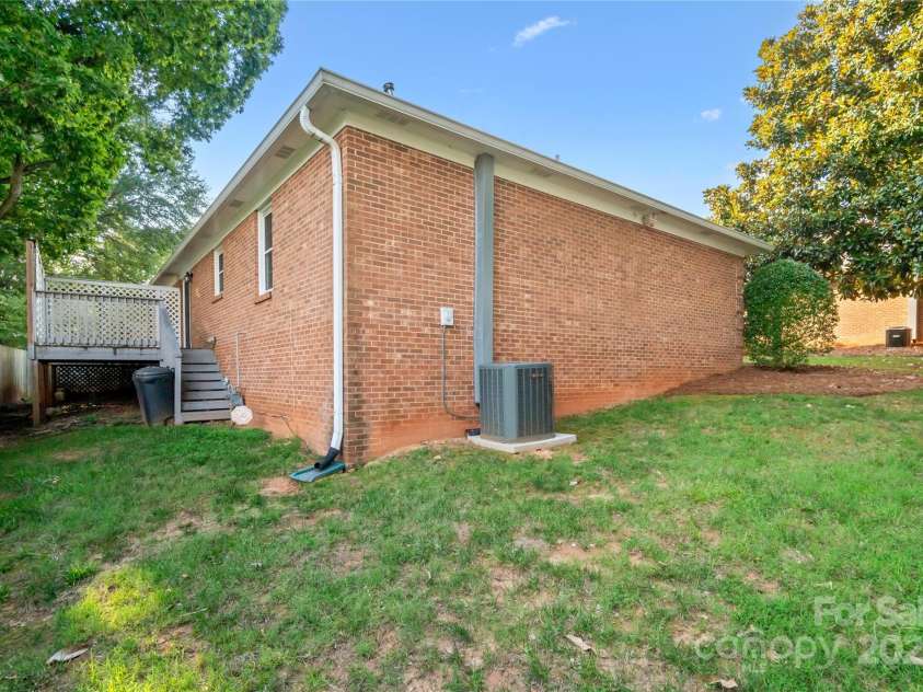 1838 Robinwood Road, Gastonia, NC 28054.  MLS# CAR4294347, YatesRealty ID 33162. 