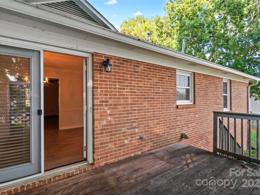 1838 Robinwood Road, Gastonia, NC 28054.  MLS# CAR4294347, YatesRealty ID 33162. 