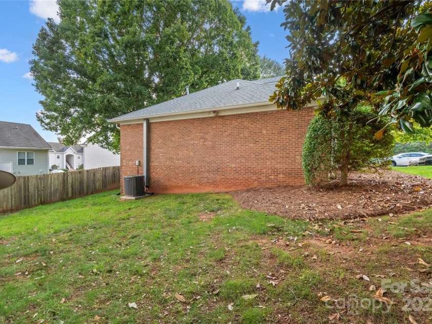 1838 Robinwood Road, Gastonia, NC 28054.  MLS# CAR4294347, YatesRealty ID 33162. 