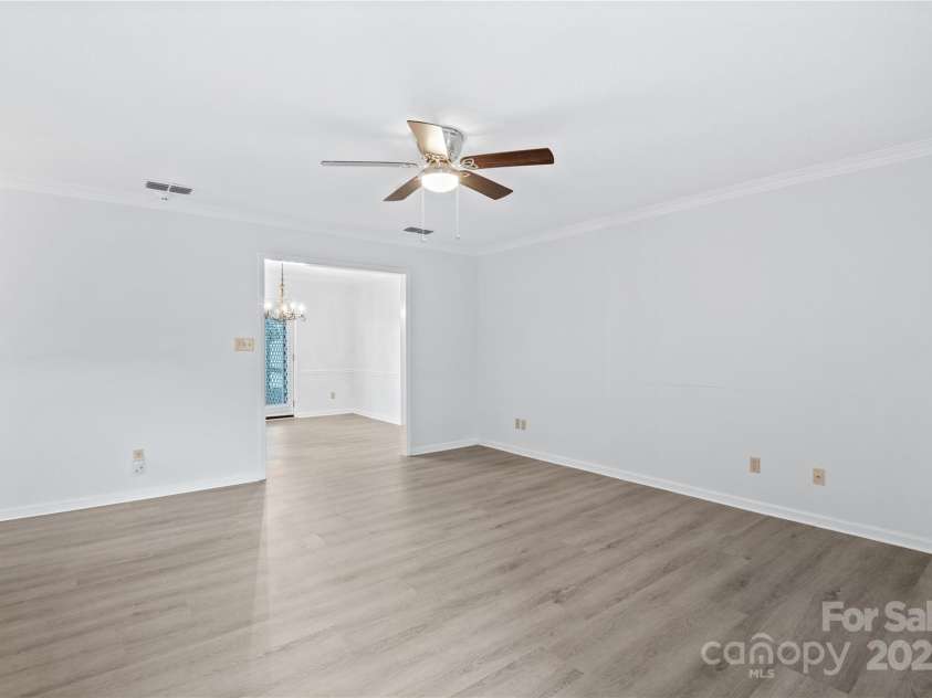 1838 Robinwood Road, Gastonia, NC 28054.  MLS# CAR4294347, YatesRealty ID 33162. 