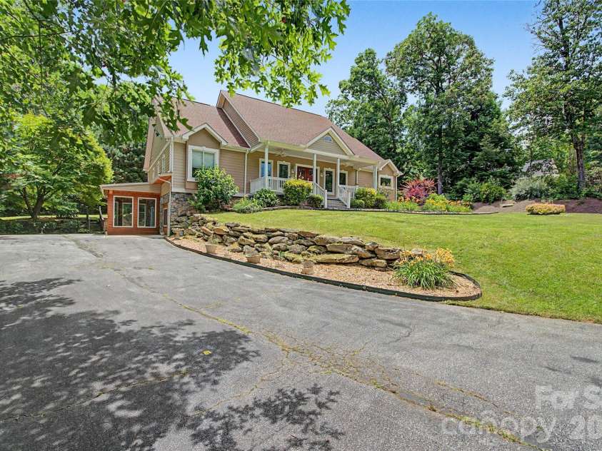 312 Benjamin Way, Hendersonville, NC 28792.  MLS# CAR4396877, YatesRealty ID 33162. 