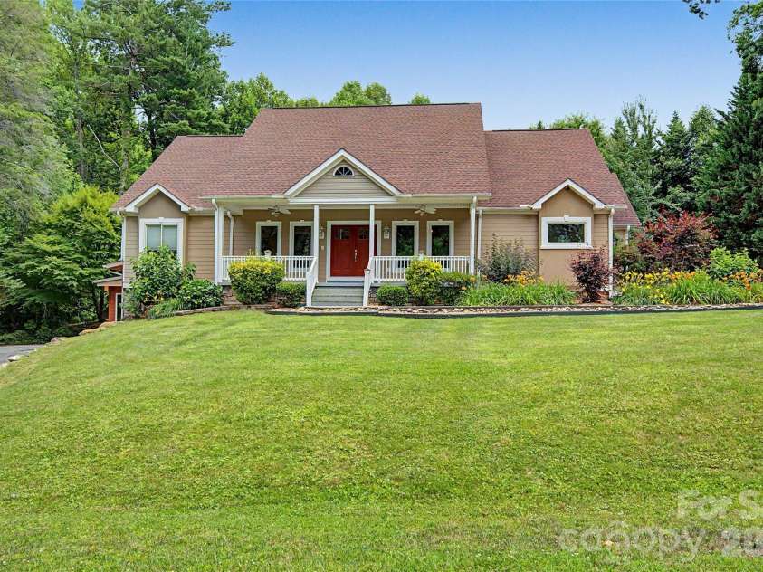 312 Benjamin Way, Hendersonville, NC 28792.  MLS# CAR4396877, YatesRealty ID 33162. 