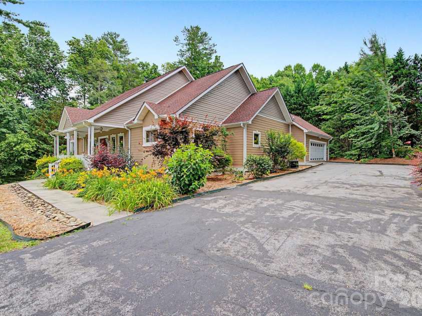 312 Benjamin Way, Hendersonville, NC 28792.  MLS# CAR4396877, YatesRealty ID 33162. 