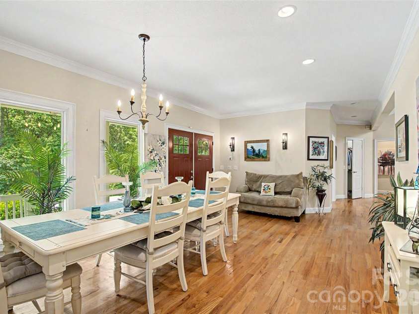 312 Benjamin Way, Hendersonville, NC 28792.  MLS# CAR4396877, YatesRealty ID 33162. 