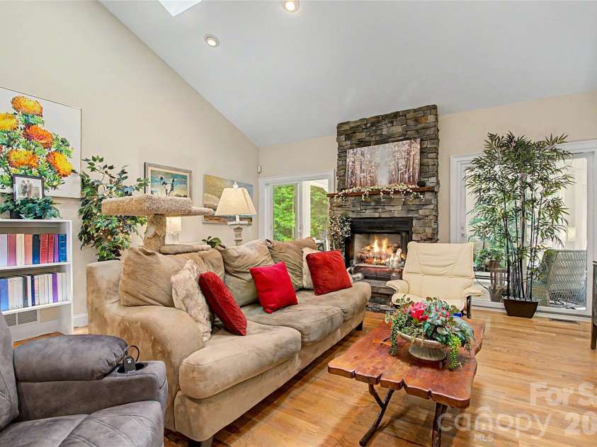 312 Benjamin Way, Hendersonville, NC 28792.  MLS# CAR4396877, YatesRealty ID 33162. 