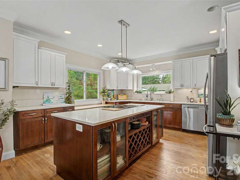 312 Benjamin Way, Hendersonville, NC 28792.  MLS# CAR4396877, YatesRealty ID 33162. 