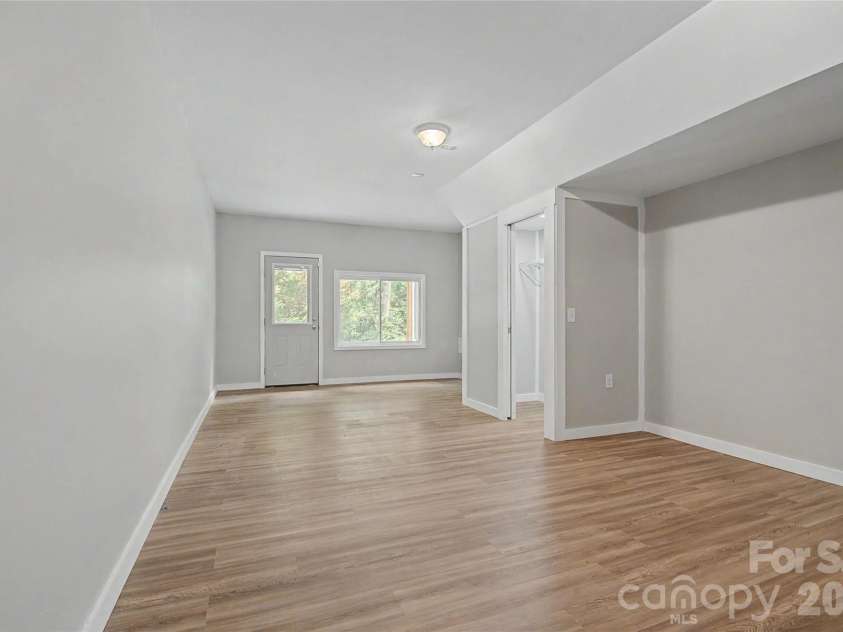 312 Benjamin Way, Hendersonville, NC 28792.  MLS# CAR4396877, YatesRealty ID 33162. 