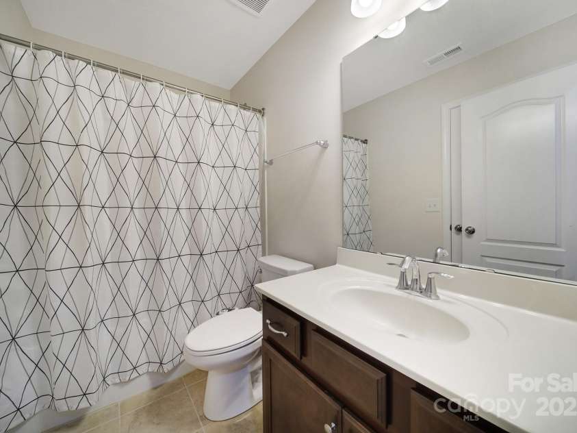 10328 Ebbets Road, Charlotte, NC 28273.  MLS# CAR4278139, YatesRealty ID 33163. Full Bathroom