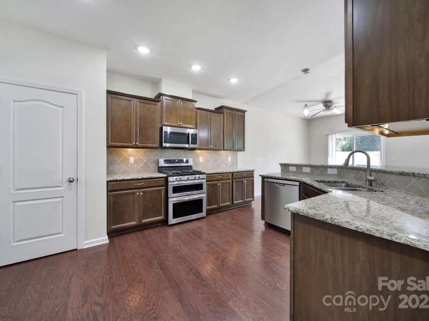 10328 Ebbets Road, Charlotte, NC 28273.  MLS# CAR4278139, YatesRealty ID 33163. Kitchen