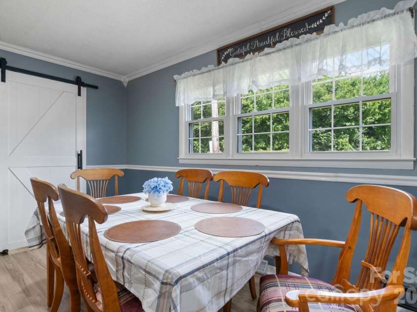 35 Glendale Drive, Spruce Pine, NC 28777.  MLS# CAR4392676, YatesRealty ID 33163. 