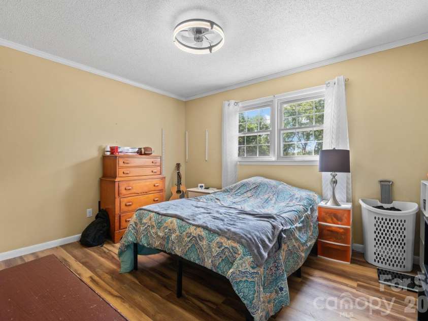 35 Glendale Drive, Spruce Pine, NC 28777.  MLS# CAR4392676, YatesRealty ID 33163. 