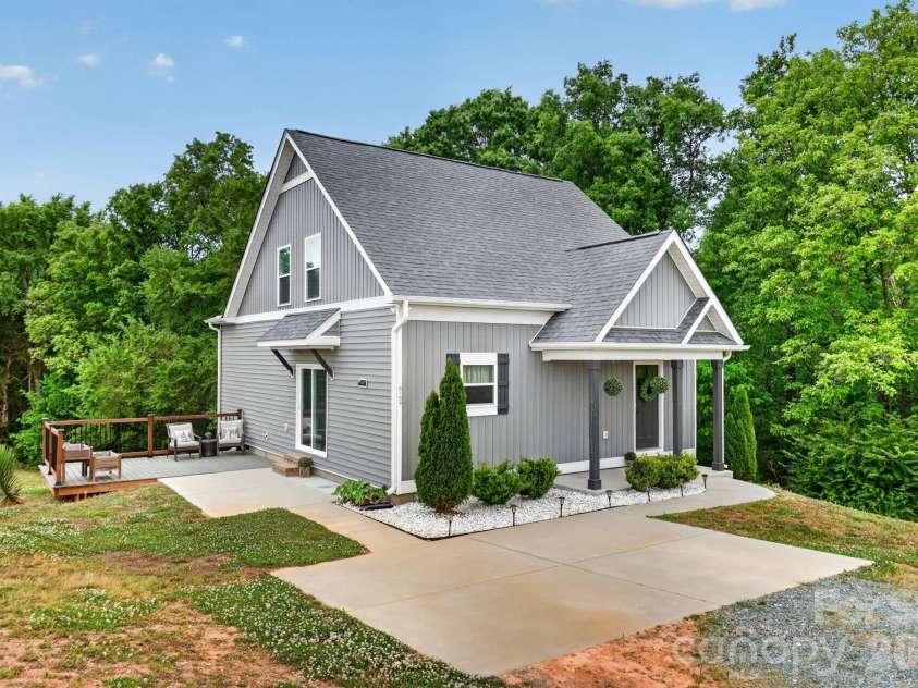 6109 Bunn Simpson Road, Marshville, NC 28103.  MLS# CAR4333051, YatesRealty ID 33164. 