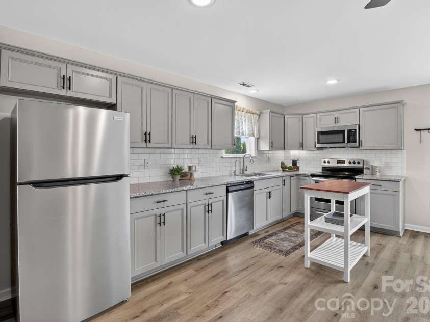 6109 Bunn Simpson Road, Marshville, NC 28103.  MLS# CAR4333051, YatesRealty ID 33164. 