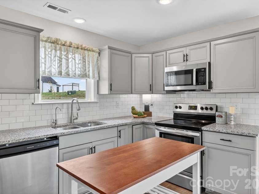 6109 Bunn Simpson Road, Marshville, NC 28103.  MLS# CAR4333051, YatesRealty ID 33164. 