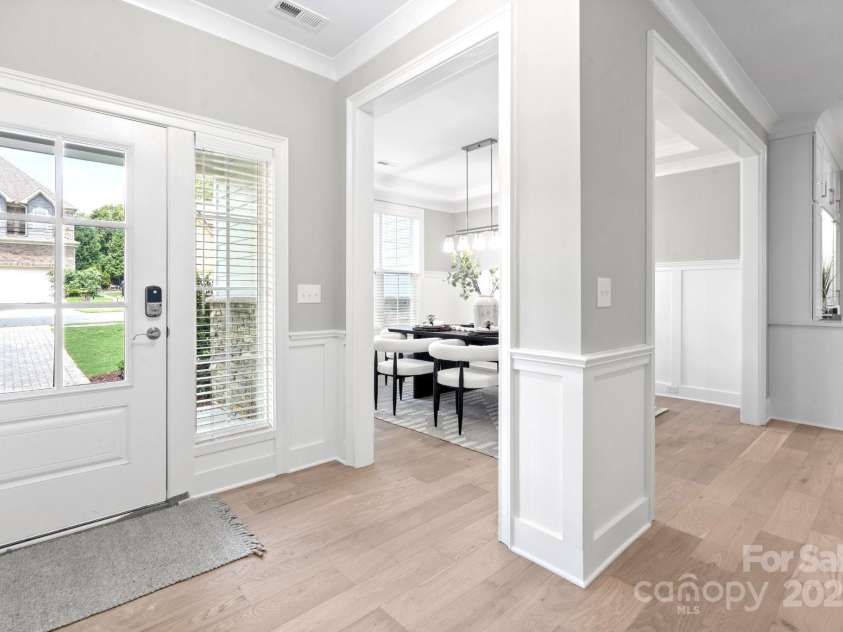 6910 Providence Lane, Charlotte, NC 28226.  MLS# CAR4283945, YatesRealty ID 33164. 