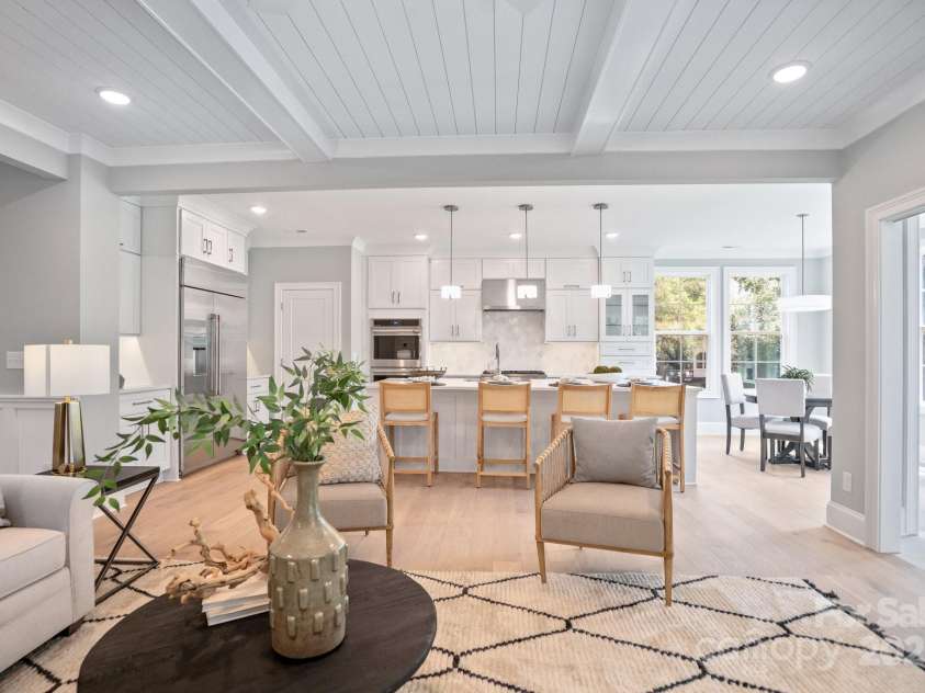 6910 Providence Lane, Charlotte, NC 28226.  MLS# CAR4283945, YatesRealty ID 33164. 