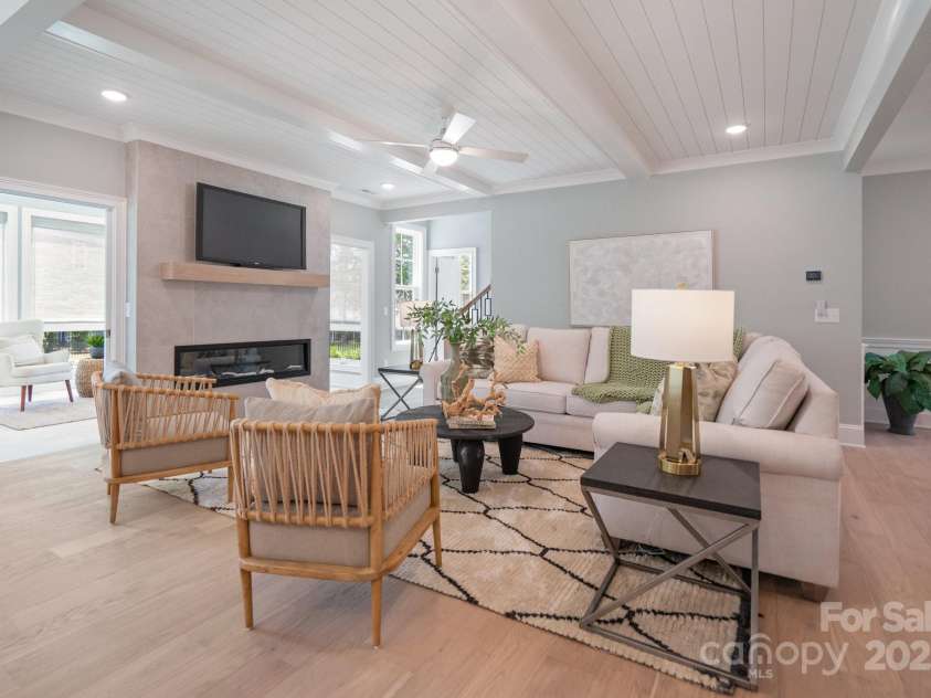 6910 Providence Lane, Charlotte, NC 28226.  MLS# CAR4283945, YatesRealty ID 33164. 